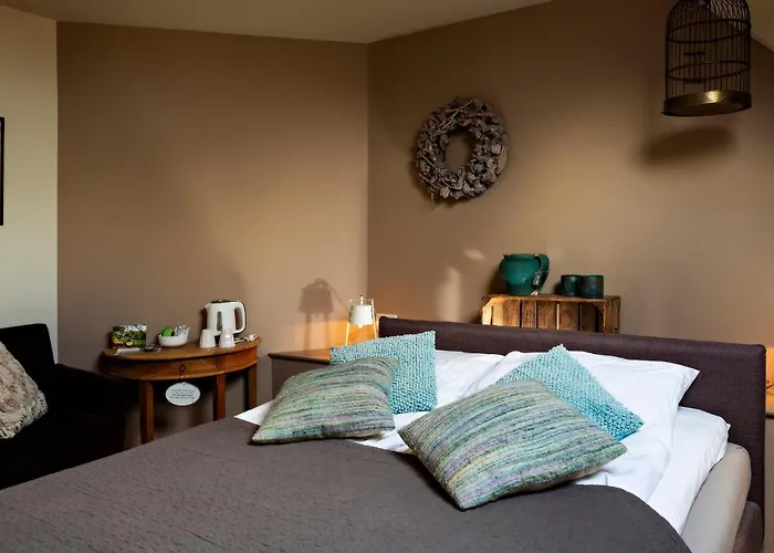Hotels in Lemiers