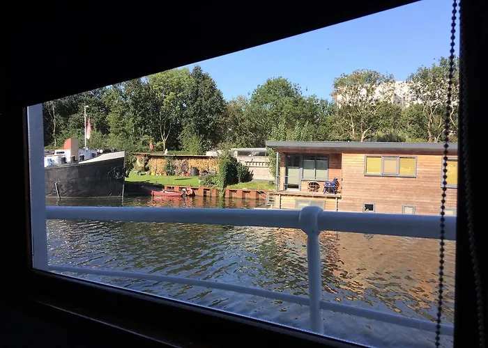 B&B Woonschip Robbedoes Amersfoort