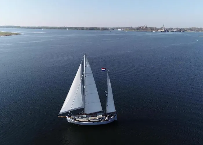 Prive B&B Motorsailer Rataplan