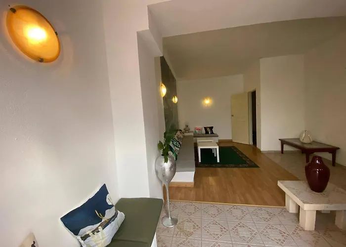 Iguana Guesthouse Lagos