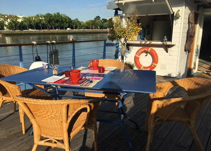 Hotel Péniche DJEBELLE à Bayonne