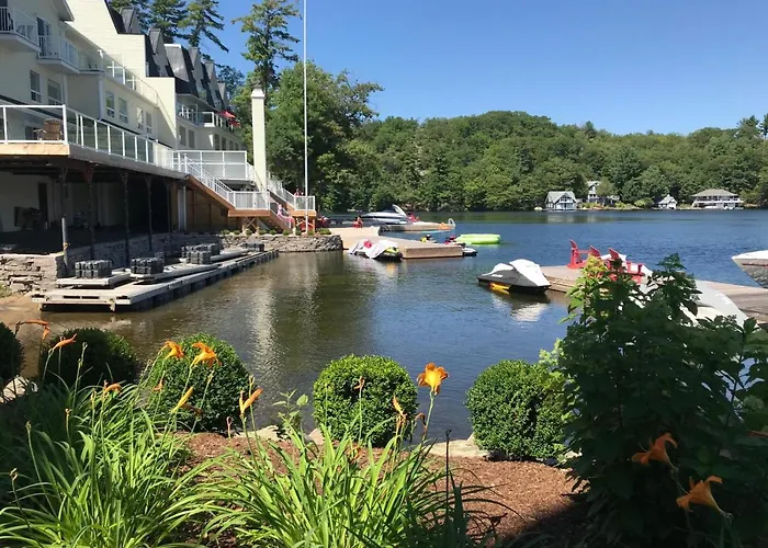 Port Carling Hotels