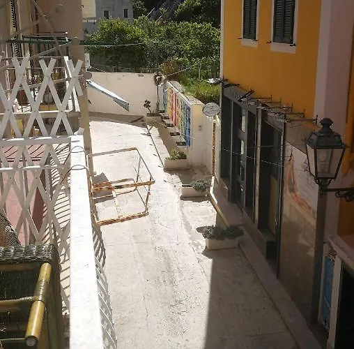 VisitPonza - Le Stanze sul Corso Hotel
