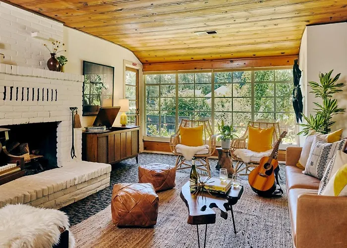 Guerneville Hotels With Pool