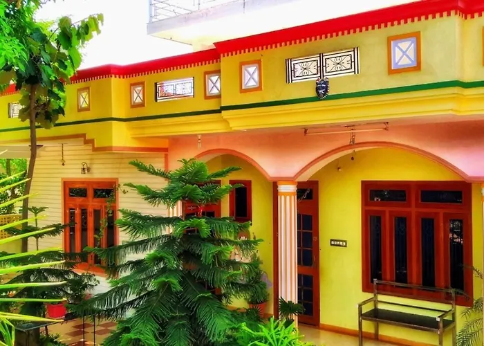 Hotels in Sāmod
