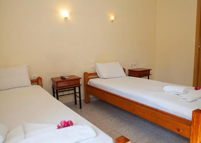 Hotels in Kamena Vourla
