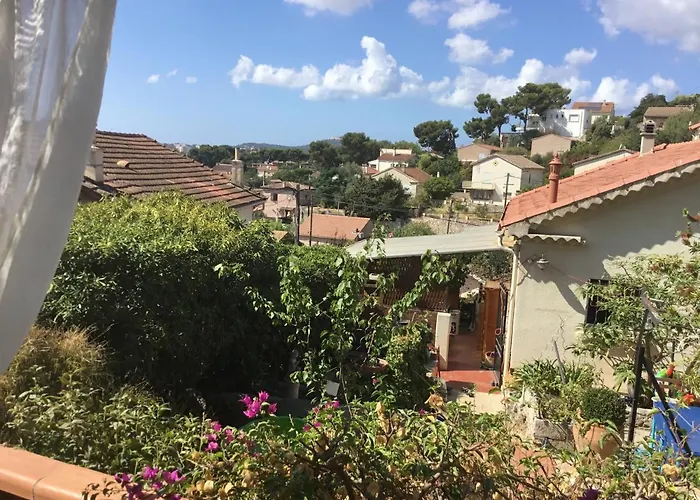 Hotel Le Train Sifflera Trois Fois à Toulon