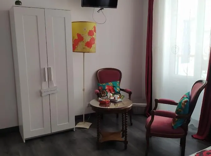 Hotel Les Coquelicots à Montrouge