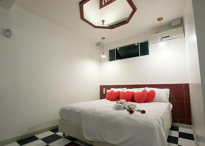 Champagne Motel Tubarão