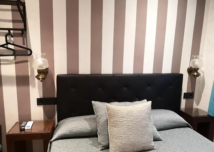 Hostal Plaza Segovia