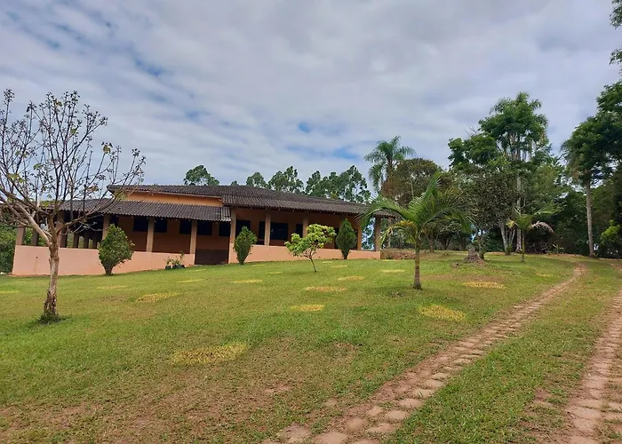 Hotéis com piscina em Guararema