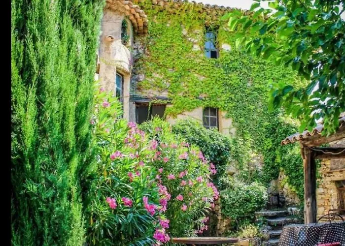 Aparthotel Domaine Le Petit Hameau à Cotignac