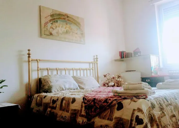 Big Room In Private Appartament, Close To The Station And Center Of City Bergamo