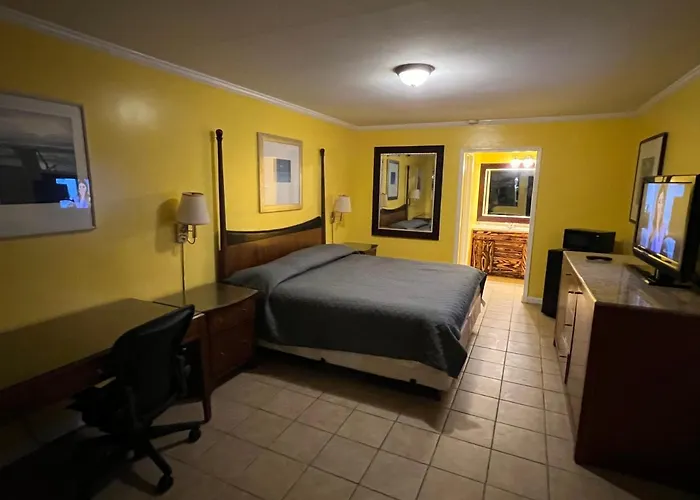 Fayette Hotels