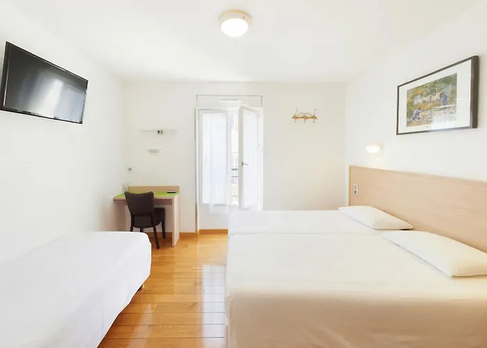 Hotel Darcet Parigi