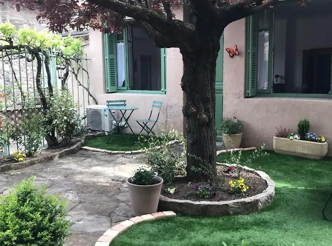 Le Beffroi Bed and Breakfast Millau