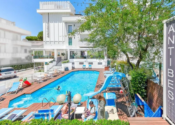 Family Hotel Antibes -50m dal mare - Riccione