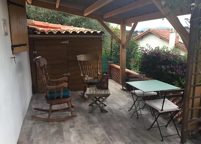 Hotel Le Train Sifflera Trois Fois à Toulon