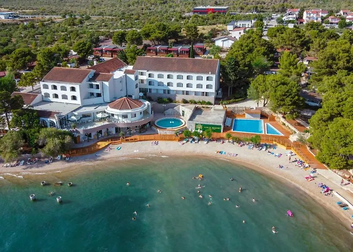 Pirovac Hotels