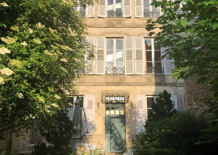 Bed and Breakfast Le Jardin des Lys à Saint-Léonard-de-Noblat