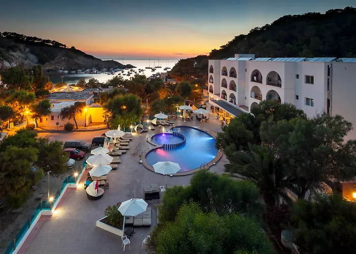 Aparthotel Puerto Cala Vadella