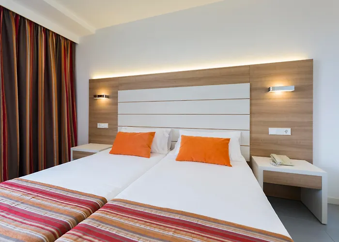 Hotels in Cala Blanca (Menorca)