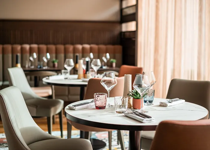 Crowne Plaza Paris - Neuilly, An Ihg Hotel