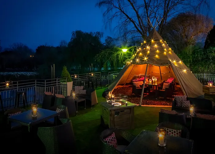 Stratford-upon-Avon Hotels With Pool