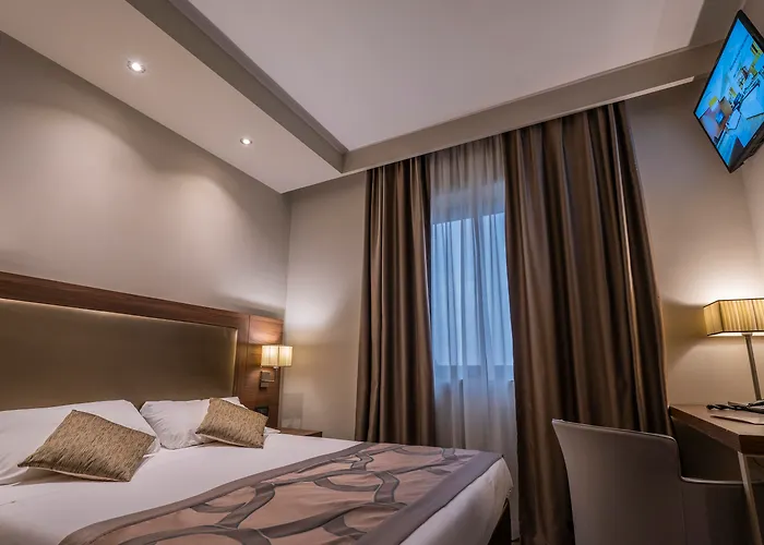 Smart Hotel Holiday