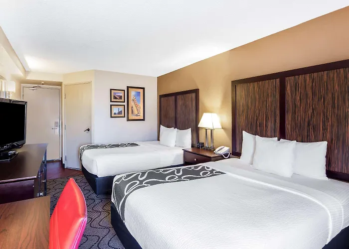 Oakland Airport Arena Hotel