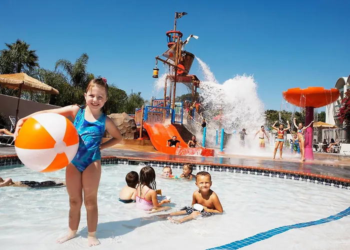 Howard Johnson By Wyndham Anaheim Hotel And Water Playground