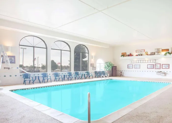 West Branch Hotels With Pool