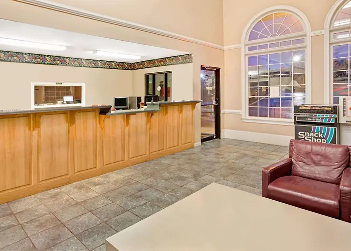 Super 8 By Wyndham Marietta/West/Atl Area Hotel