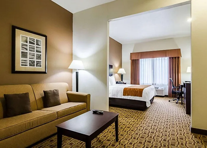 Comfort Inn & Suites Lawrence - University Area