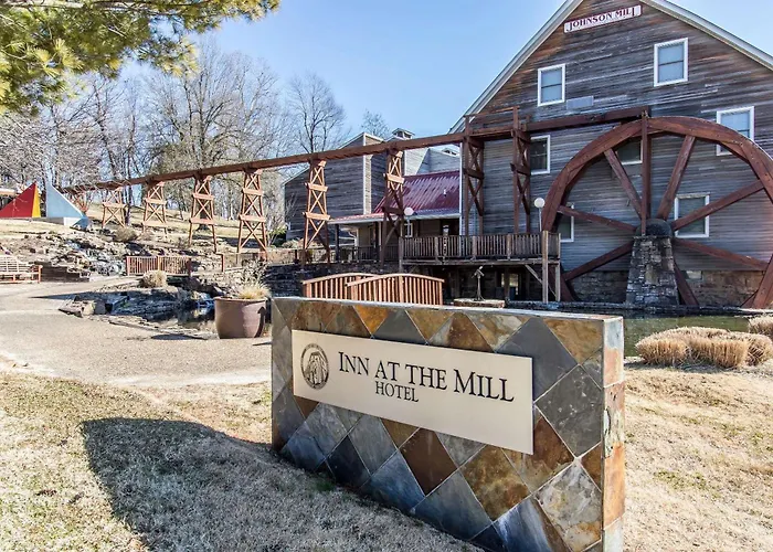 Fayetteville Hotels