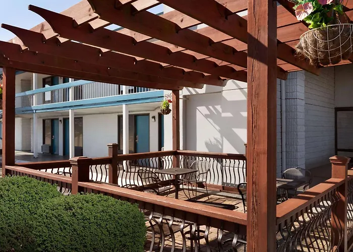 Baymont By Wyndham Wilmington Hotel
