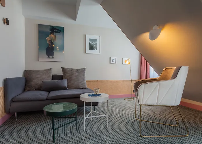 Handsome Hotel