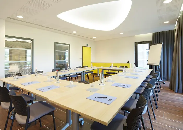 Kyriad Prestige Pau – Palais des Sports