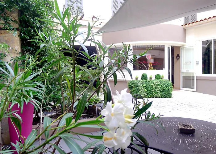Saintes 3 Star Hotels