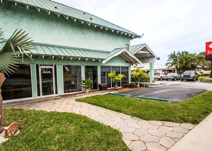Econo Lodge Cocoa Beach - Near The Port