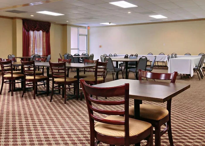 Conneaut Hotels