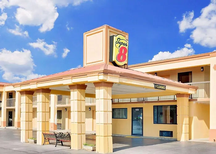 Super 8 By Wyndham Athens Motel