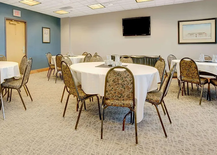 Fargo Hotels