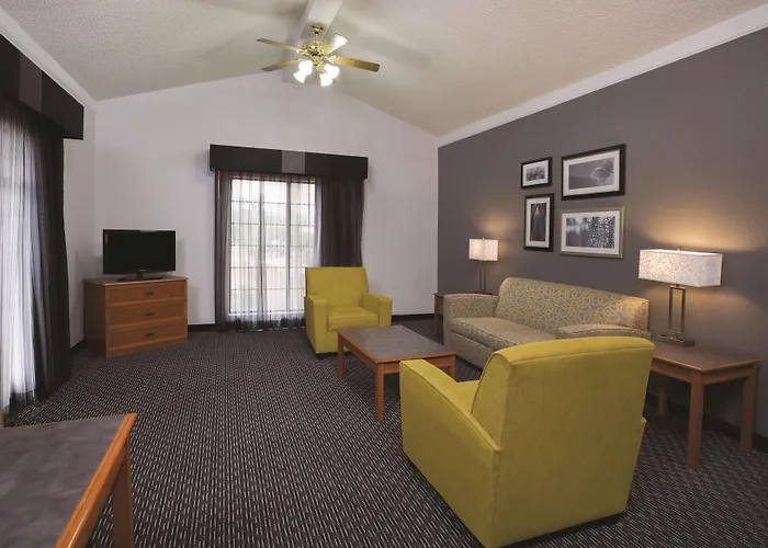La Quinta Inn & Suites By Wyndham Ventura