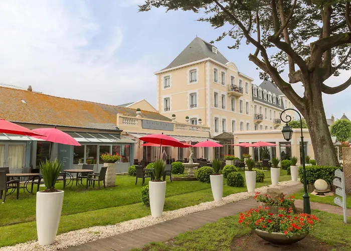 Saint-Malo Hotels With Pool