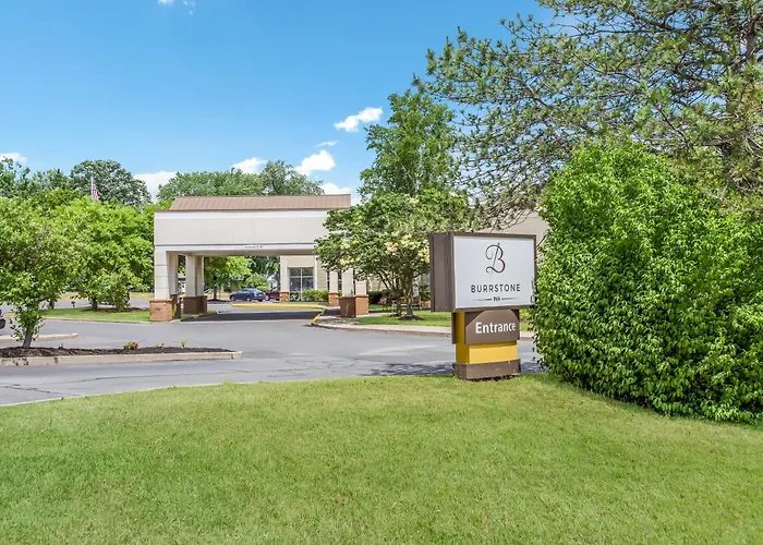 Burrstone Inn, An Ascend Collection Hotel New Hartford