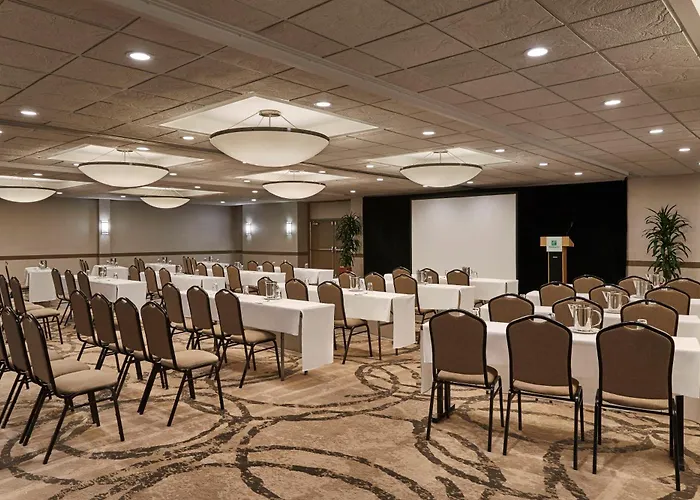 Holiday Inn Alexandria At Carlyle By Ihg