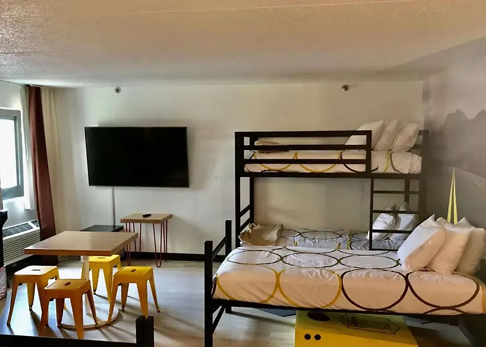 Super 8 By Wyndham Mahwah Hotel