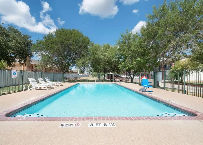 Days Inn By Wyndham Bryan College Station