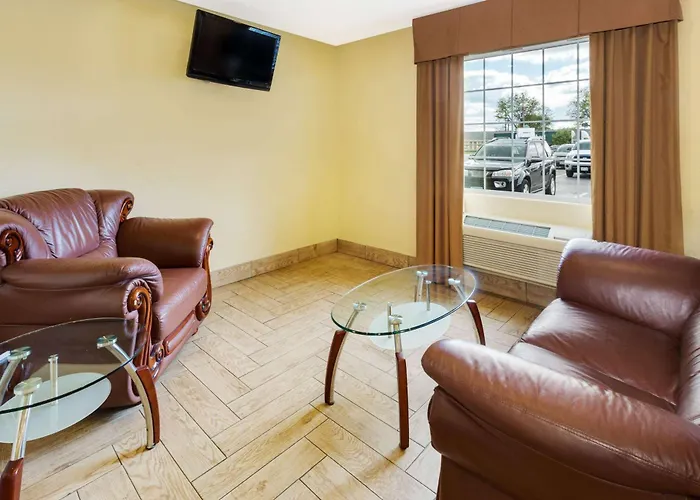 Baymont By Wyndham Beloit Hotel